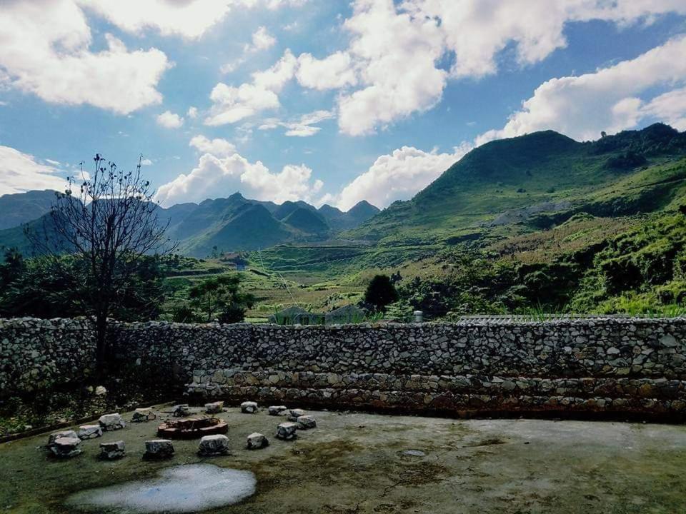 Lo Lo Homestay & Cafe Meo Vac Exteriör bild